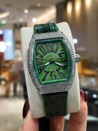 Franker Muller_法兰克穆勒 V32酒桶系列 奢华镶嵌钻石经典数字面搭配橡胶真皮带 镶钻扣子 进口机芯 真空电镀 亮度高，更耐带 百搭衣橱 多种风格 - 点击图像关闭