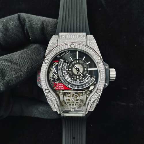 Hublot 宇舶 异形恒宝“魔兽”Mp-09，外在独特的外型与内里精湛的制表工艺相结合，可以称得上是制表界的“异类”。清晰可见的双旋转陀飞轮，呈现机械运动极致