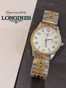 品牌。浪琴。新款火爆来袭。时尚超前石英腕表采用原装领口石英机芯，简约经典设计，矿物质超强高清玻璃镜面。316L精钢表带，机械走时，尺寸40Mm＊10Mm！整体效