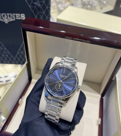 浪琴名匠四针爆火的当下，蓝盘也是凭借超强质感出圈！[派对R][派对R][派对R] 1表盘直径拥有40 42两个大小可以供选择 大小差异体现在表盘主要是6点的刻度