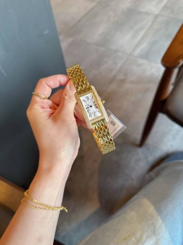 TankaméRicaine腕表 双排钻 DDD 卡地亚美国坦克系列 中号表款，进口石英机芯。316L精钢表壳，钢化水晶镜面，剑形蓝钢指针，鱼鳞钢带 三节钢带