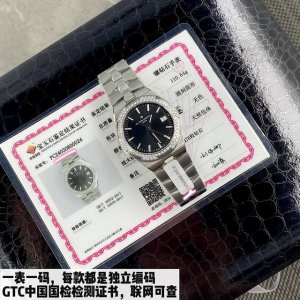 听说很多人在找他？江斯丹顿Vc众横四海系列女士石英腕表，这款是经典入门级，表径33Mm，兼具优雅外观和实用功能，这一石英表诞生于“钟表帝国”瑞士，以抛光精钢精心