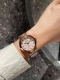 白 金 钻20 Ladymatic系列的女性腕表全新绢丝带 是品牌首枚专为女性打造的腕表之一 作为优雅和精致的代名词 在上世纪可谓是引领时代潮流口 简直是开创了