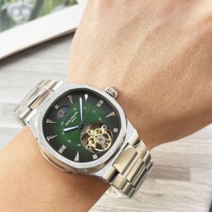 钢+20 金白同价 男人挚爱 鹦鹉螺系列腕表 最新 ：百达翡丽最佳设计独家首发 类型 ：精品男士腕表 表带 ：橡胶表带 机芯 ：高端全自动机械机芯 镜面 ：矿物