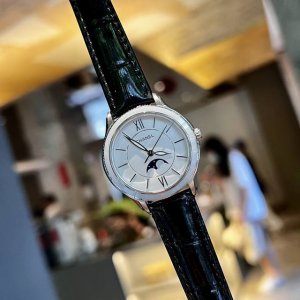 白 玫的 陶瓷带+20 新款首发 香奈儿chanel 优雅气质女士腕表 表壳独具匠心的创意 轻盈舒适 表链由符合人体工程学设计弧形陶瓷间钢链组成 完美贴合女性的