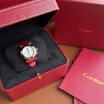 卡地亚新款 Pasha 帕莎系列全新推出，顶级原单品质！表盘直径：30Mm 厚度：8.22Mm， 生活防水深度3巴 约30米 。搭载进口瑞士朗达石英机芯，走时精