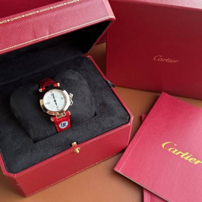 卡地亚新款 Pasha 帕莎系列全新推出，顶级原单品质！表盘直径：30Mm 厚度：8.22Mm， 生活防水深度3巴 约30米 。搭载进口瑞士朗达石英机芯，走时精