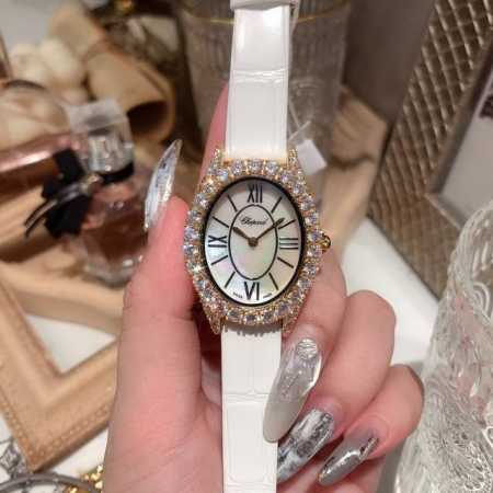 同价 肖邦-Chopard高级珠宝系列，L'Heure Du Diamant系列钻石手表，展现了珠宝镶嵌制作技艺 ，石英机芯 罗马贝壳钻字面，使整体感中独具别样 - 点击图像关闭