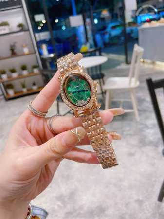 钢带 实拍 快乐钻happy Diamonds 作为萧邦最门热最畅销的系列一以直细腻的手法诠释萧邦志标性灵动钻的石概念，此系列作柔品美而时尚，新款快乐钻的口圈弧 - 点击图像关闭