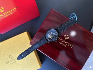 FFF配图片全套包装40 百达斐丽 男士全自动 大飞轮 机械出货顶级品质 蓝宝石 镜面 最新款黑武士，顶级头层牛皮表带 ，尺寸：40mm专柜同步发售 男人 一生