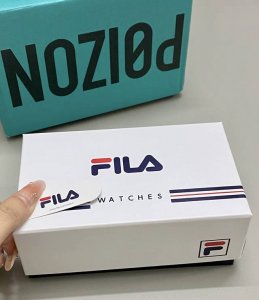 Fila斐乐 社区挖到了介块 Fila 家的手表 钢带机械表实物尊滴很酷帅啊 黑银配色很经典有质感啊 日常戴上手搭配简直帅炸了 Fila #蛇年顶配开局