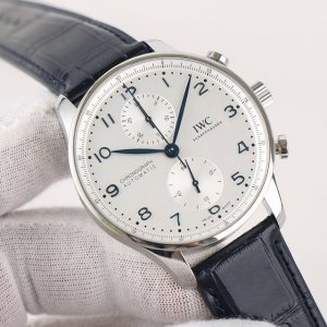 zf Factory 墙裂推荐 扛鼎新款作品一Iwc万国表葡萄牙系列Iw371615腕表 年大改款葡计 精彩细节 1.精致背透，机芯可一览无余 2.新版表扣设计
