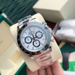 新款硬货！劳力士迪通拿来啦！ 宇宙设计型迪通拿 Cosmographdaytona 于1963年诞生，最新款式驰骋于计时腕表新工艺，突破精进与尊贵的极限。 风驰