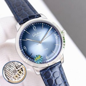 白壳 金壳 钻50 Tw Factory 匠心独具.格拉苏蒂复古男士腕表 简单大气三针经典款式永远不会过时 表镜 ：由整块蓝宝石玻璃打磨而成的弧形锅盖镜面。 佩