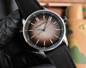 3G出品 极具现代感的多面结构给爱彼code 11.59的设计和技术带来无穷的可能性。 Ap爱彼code 11.59 Ref. 15210Qt.Oo.A064K