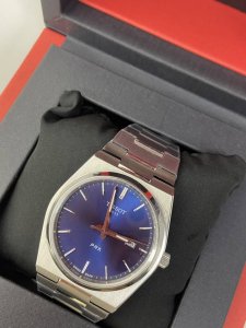 独家原单到货原单品质三码合一～非市场普通品质认准细节三码合一开关生耳 最新款，T137 最新款。 秉持创新源于传统的品牌理念，天梭表推出一款配备了“一体式精钢表