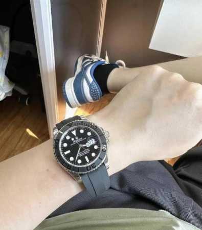 劳力士白色贵金属的深夜航行者 白金游艇的隐藏美学 买表入口 高端货 当铂金灰表盘遇见哑光Cerachrom字圈 像是月光落在游艇甲板上的第一秒 比玫瑰金克制 比 - 点击图像关闭