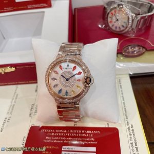 实拍卡地亚蓝气球镶钻系列 全新彩虹钻 钢带款 独具特色风格的优雅气质 36Mm尺寸瑞士石英佩戴舒适 当时间遇见彩虹 玩转夏日小清新 表盘上的宝石闪耀着红橙黄绿青
