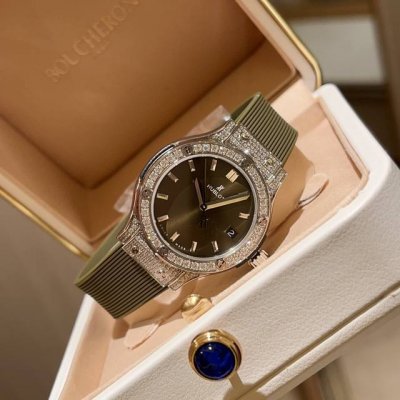 满钻 原版开模 最高版本复刻 宇舶Hublot 恒宝 经典融合系列 女款高端腕表！最新推出宇舶女款33Mm腕表，在高端复刻品质一如继往, 整体结构与原装结构保持