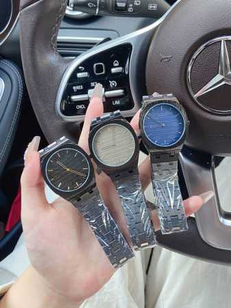 Gucci 古驰25H系列腕表 原版同步.尺寸38Mm30Mm， 流线型设计灵感源自当代建筑的流畅造型，采用轻薄多层表壳和五链节精钢表链，搭配品牌字母交织图案标 - 点击图像关闭