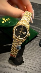 劳力士 日志 系列经典女款 实芯钢带-原装压扣 进口机芯 小红书火爆推荐 设计显出独特高贵优雅女神气质！316精钢表壳搭配施华洛世奇水晶钻石，纯手工镶嵌而成，女