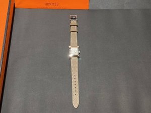 金 钻50 最新上市heure H腕表 H皮带logo标志表壳尺寸 中号 小号 不锈钢表壳 羽毛 镶钻 中号26X26毫米 小号21X21毫米 镶嵌112颗钻石