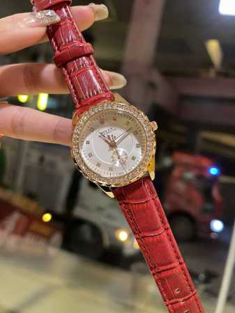 品牌劳力士女士新款休闲时尚潮流手石英机芯 该款腕表备受女性喜爱，在不同的场合映耀着她们各自的独特个性与迷人风华尺寸:36M - 点击图像关闭