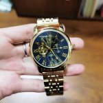 刚： ，皮： ，劳力士 Rolex九飞轮全自动日月星辰机械，6字位白天走时 太阳 晚上走时 月亮 [月亮]蕴含最优质的材料与一丝不苟的工艺！超强矿物质幻蓝玻璃，