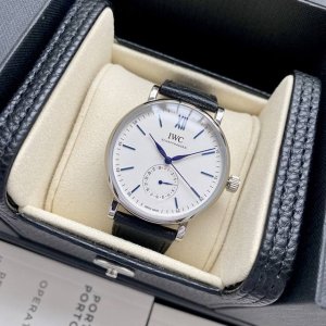 白壳 玫瑰金600 Iwc万国首推柏涛菲诺系列 Iw359201 指针式日历功能，最受欢迎的简洁，优雅，大气的正装风范手表！6字位表盘为最新日历盘！ 表壳 39