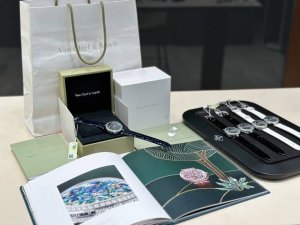 独家实拍 认准品质与细节 梵克雅宝-Van Cleef&Arpels最新V2版 诗意复杂功能系列：恋人之桥最浪漫的手表 瑞士定做石英机芯 蓝宝石玻璃镜面 表壳直
