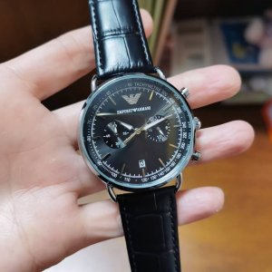 全黑 ，阿玛尼－Emporio Armani优雅男士腕表 ，机械走时多功能石英机芯，超强矿物质镜面 ，真皮表带，真空电镀，精密防水 ，走时精准，直径：43Mm，