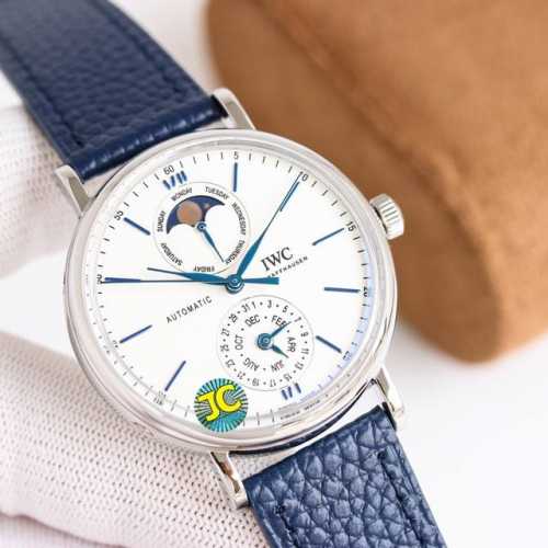 2470Gr新品。匠心打造！ Iwc柏涛菲诺系列Iw359001腕表是品牌推出的第一款配备全新自主研发全历模块的作品！ 而其他款式不同，此次表盘采用“上下双眼”