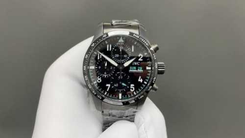 Tw新款独家研发万国 Iwc 飞行员系列！ 市场最新版本原版开模，精益求精。 ①腕表采用316精钢全新开模,尺寸为41Mm表带宽度为20Mm。 ②除了拥有极为醒