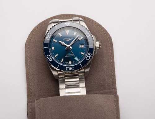 P: . 新品发布 市场最新 浪琴-Longines 康卡斯潜水系列gmt再添新作 全新康卡斯潜水系列gmt腕表 41Mm 加入gmt功能双时区同步显示 打造舒