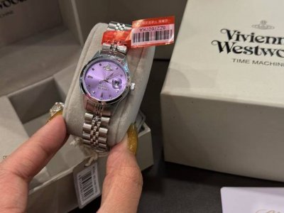 全套图片包装 vivienne西太后 爆款小紫表 西太后爆款小紫表到货咯 数量不多 终于出货啦 辣妹风 表盘直径 37Mm坠入星河的浪漫魅惑紫这这 西太后的浪漫