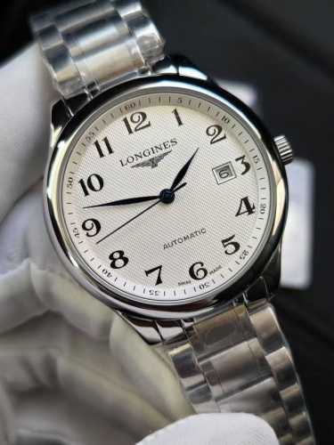 完美爆款来袭名匠系列男士西铁城机械腕表 尺寸 40Mm 机芯 全新日本原装西铁城8215机芯 修正官方最新原装L888自动陀片，走时精准，动力储备强劲，同级唯一
