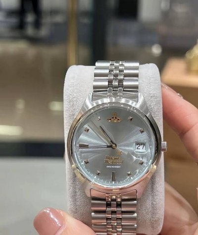 救命！！ 西太后这款小蓝表实在太好看了！ 他们家真的太懂女生了，贴心的出了大小表盘。 无论是自留，还是送对象，送好姐妹，都贼棒！