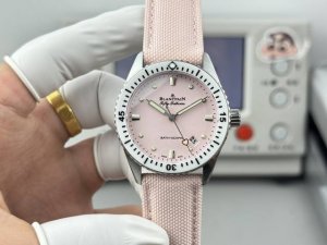 宝珀-38Mm五十寻5100-1130系列 [官方尺寸38Mm] 高科技缎面陶瓷光泽亮丽、高硬度、不变色、不沾污、不易磨损。 表壳 牙圈对版，立体感强！永不退色