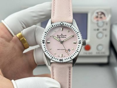 宝珀-38Mm五十寻5100-1130系列 [官方尺寸38Mm] 高科技缎面陶瓷光泽亮丽、高硬度、不变色、不沾污、不易磨损。 表壳 牙圈对版，立体感强！永不退色