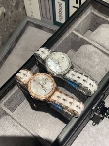 欧米茄首发 精致品质 细致腕美 谐美不朽 无暇挑剔 细微悦尔 品牌 :欧米茄 实物更美 值得推荐 类型 精致女款腕表 表带 陶瓷带 机芯 日本石英机芯 材料 蓝