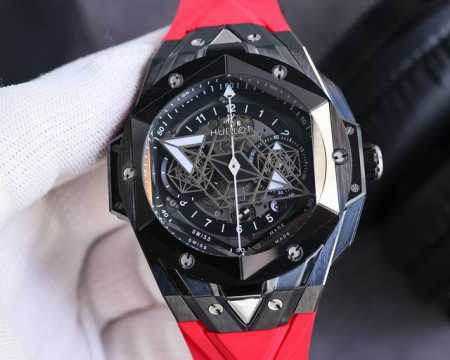 Hublot宇舶表big Bang Sang Bleu 刺青第二代腕表 运用立体几何图形 巧妙的构思 呈现出精妙的浮雕效果以及完美的三维视觉体验 陶瓷表壳采用独 - 点击图像关闭
