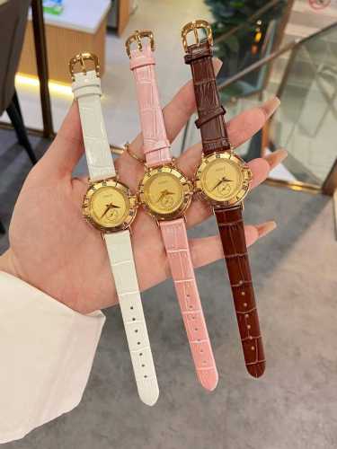 火爆款 Gucci 古奇 来袭此品牌是简约主义的典范，最大特色就是表盘设计，打破千篇一律，简单而富有变化和品味，突出个性是古驰手表给人的特别印象，在尊重个人风尚