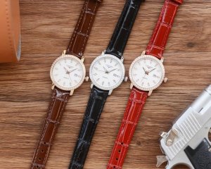 白 金 钢带20陶瓷40 浪琴-Longines简约大气女款 进口石英机芯 矿物质玻璃镜面 316L精钢表壳 直径30Mm厚8Mm 该款腕表备受女性喜爱，在不同
