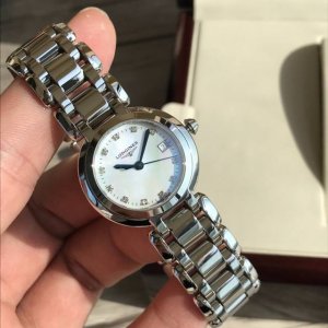 优雅是时间的礼物 浪琴心月系列 真钻 原装品质 表盘直径26.5Mm 表盘厚度7Mm 蓝宝石玻璃 30米防水 表壳的圆滑曲线 精致简洁的表盘 令腕表轮廓更加柔和