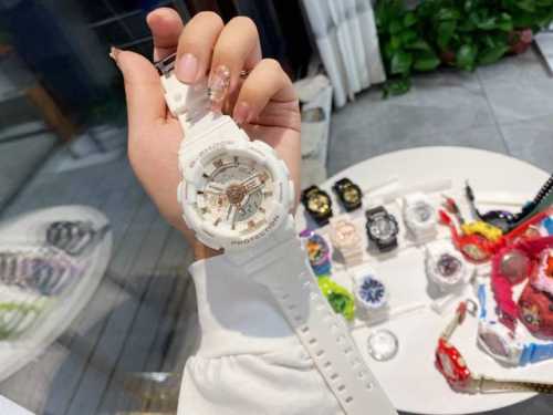 配图片全套包装 Casio 卡西欧g-Shock 110-系列 超潮流时尚，上手的效果真的美炸了！原单版本哦，很清新的感觉，和夏天很配！搭配各种短袖那是绝配！功