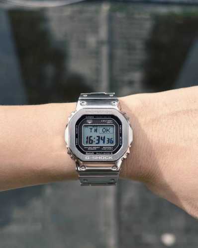 入手卡西欧小方块银砖G-Shock Gmw-B5000 D方圆有度的工业设计与金属锻造的材质工艺，比起圆盘机械表更显硬朗阳刚#卡西欧 #卡西欧手表 #卡西欧银砖