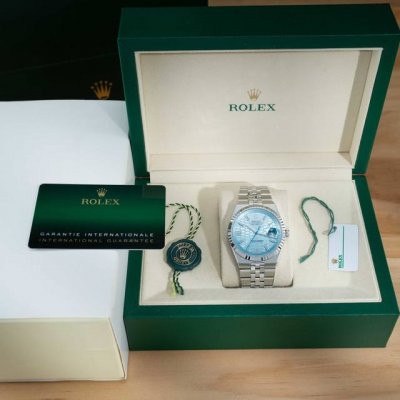 劳力士新款陆使型 40Mm Oyster perpetual Land-Dweller ，官方将其定义为“重塑现在，为未来创作奠定基础”的里程碑作品。用全新壳型