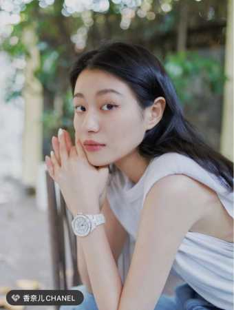 三年多不见的Ch Nel J12终于又来了[微笑]这三年里我问了好几次有没有，等的望眼欲穿的！但这种原装好货 可遇不可求～ - 点击图像关闭