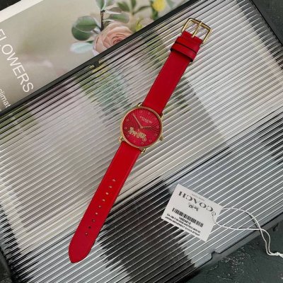 马年限定款！ 带装柜限定全套包装！ Coach 蔻驰Elliot系列生肖石英女表手表套盒，表盘上有经典马车Logo元素，马年限定，吉祥启程，时尚简约小牛皮，红红