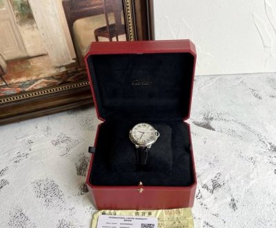 Cartier卡地亚蓝气球Wsbb0039 快拆表带罗马数字刻度、40表径 剑形指针等，既优雅又耐看，公价10W多 附件：盒子 保卡 #蓝气球 #男士手表推荐